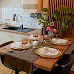 Sweethome Lutherstadt - Zentral Gelegen In Ruhiger Seitenstrasse, Inklusive Parkplatz Und 2 Min Fussweg Zur Schlosskirche *