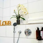 Sweethome Lutherstadt - Zentral Gelegen In Ruhiger Seitenstrasse, Inklusive Parkplatz Und 2 Min Fussweg Zur Schlosskirche * Wittenberg