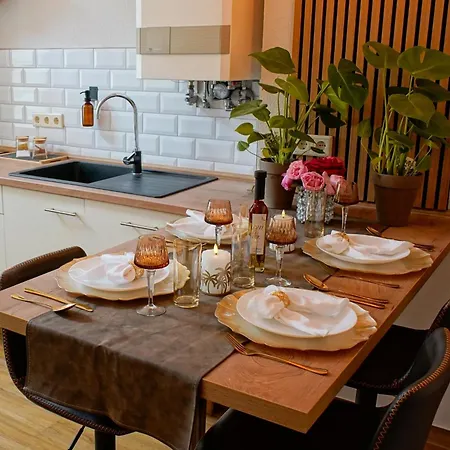 Sweethome Lutherstadt - Zentral Gelegen In Ruhiger Seitenstrasse, Inklusive Parkplatz Und 2 Min Fussweg Zur Schlosskirche *