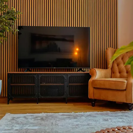 Sweethome Lutherstadt - Zentral Gelegen In Ruhiger Seitenstrasse, Inklusive Parkplatz Und 2 Min Fussweg Zur Schlosskirche Apartmán