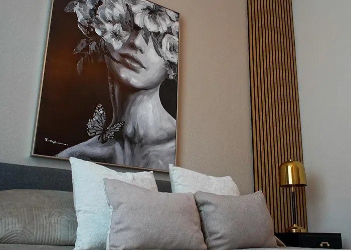 Sweethome Lutherstadt - Zentral Gelegen In Ruhiger Seitenstrasse, Inklusive Parkplatz Und 2 Min Fussweg Zur Schlosskirche 아파트 *