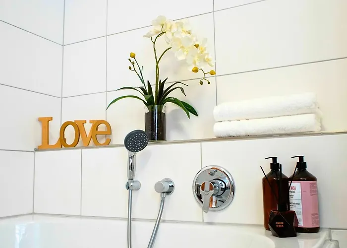 Sweethome Lutherstadt - Zentral Gelegen In Ruhiger Seitenstrasse, Inklusive Parkplatz Und 2 Min Fussweg Zur Schlosskirche * Wittenberg